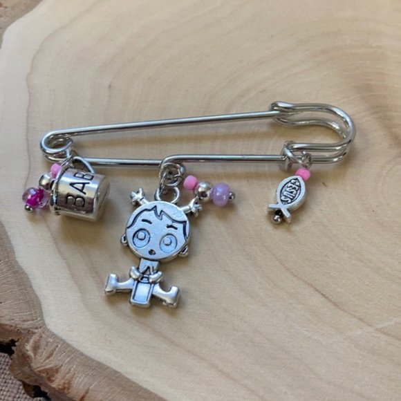 Baby girl 👧🏻 announcement pin brooch - Picture 9 of 15